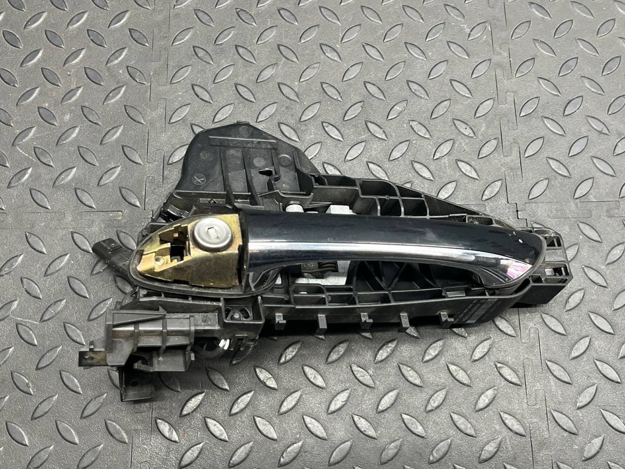 Ручка двери передняя левая Mercedes B/W245 2005-2011