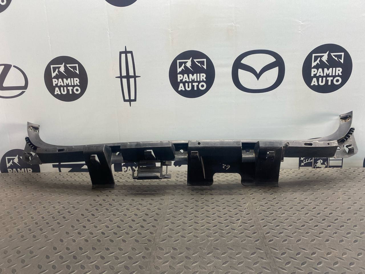 Кронштейн бампера задний BMW 3/E90 2004-2013