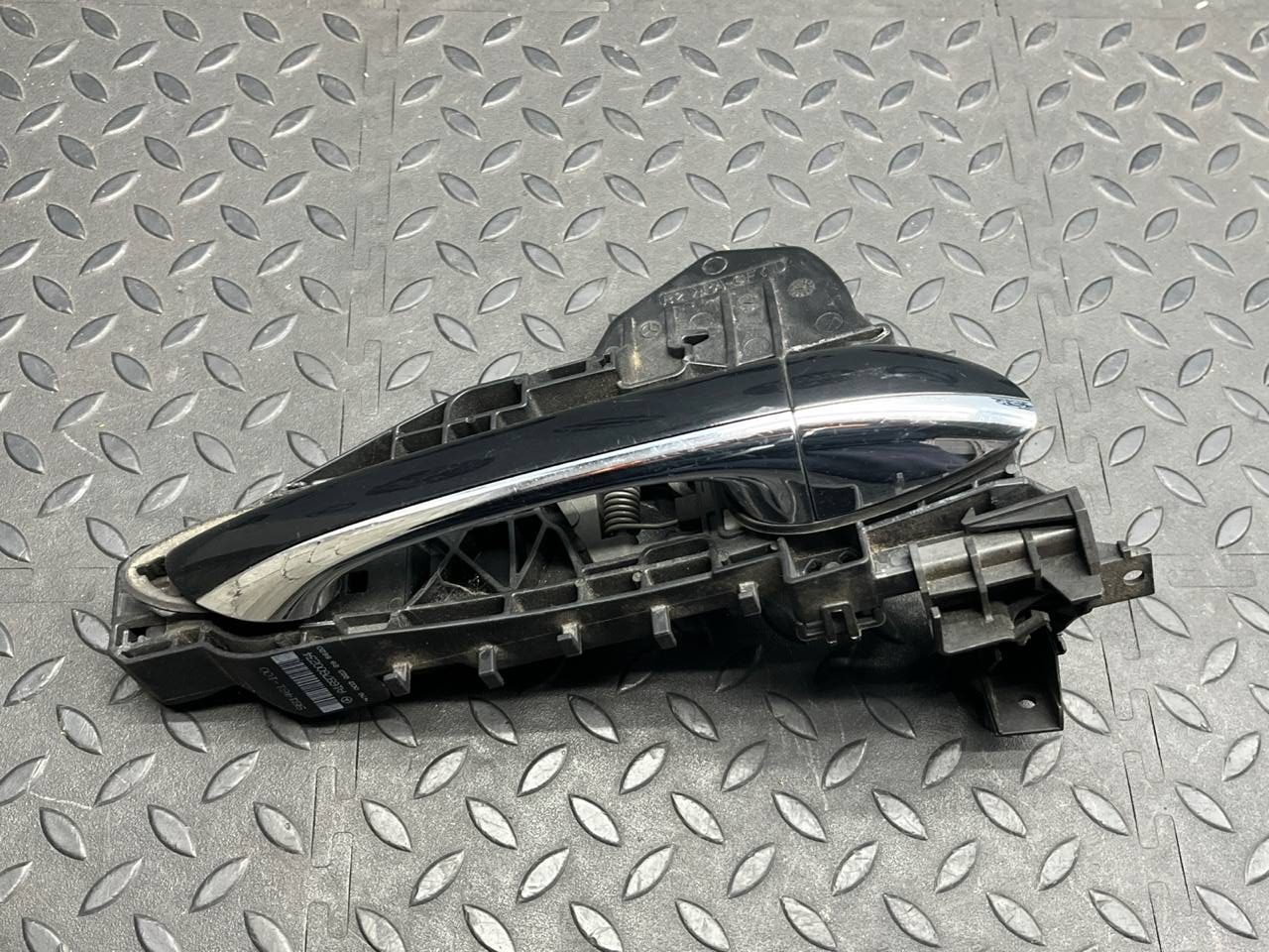 Ручка двери передняя правая Mercedes B/W245 2005-2011