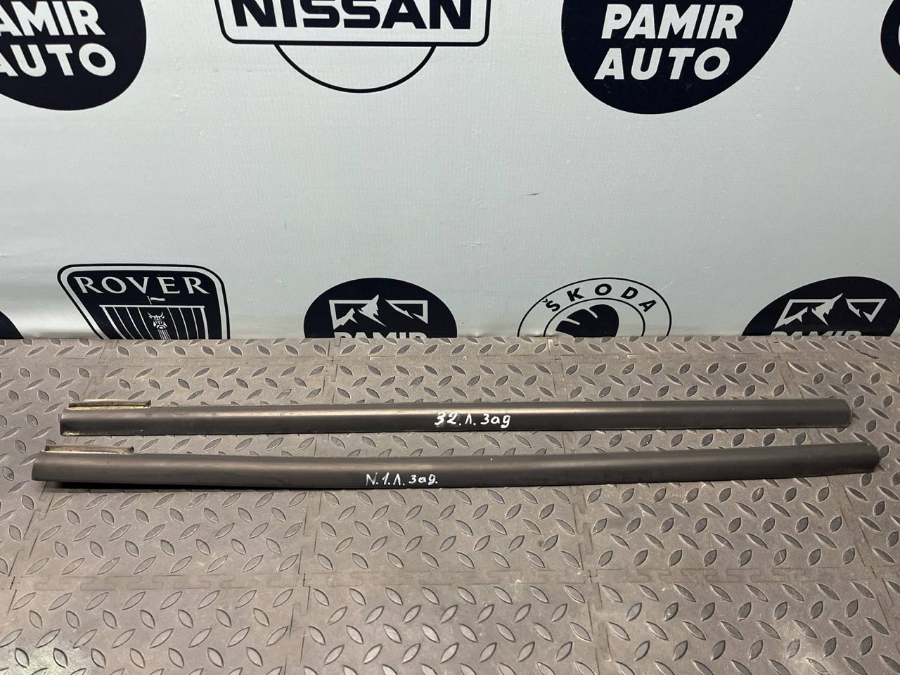 Уплотнитель двери задний левый Ford Focus/2 2004-2011