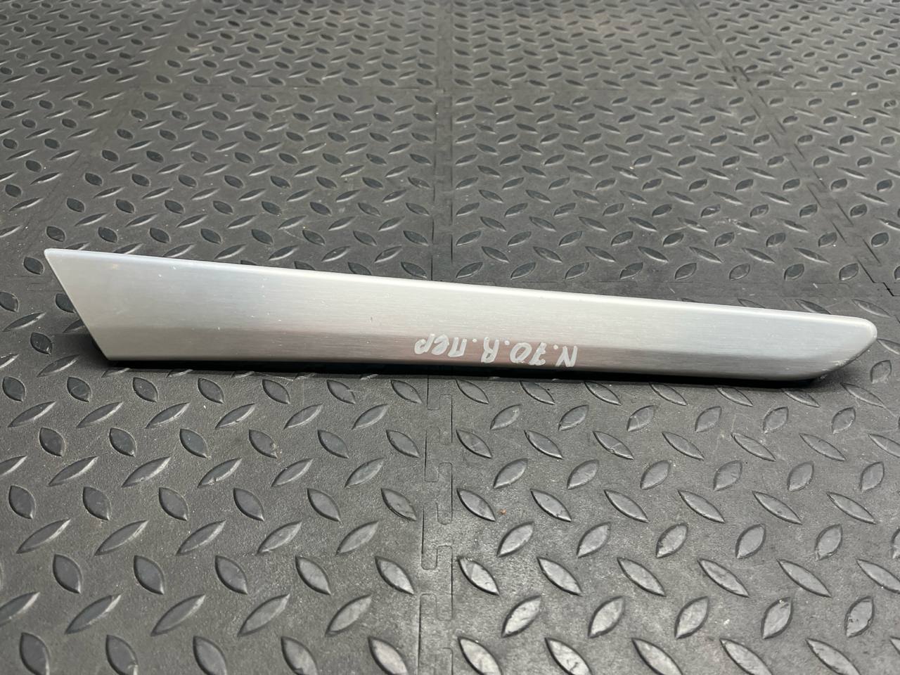 Накладка двери передняя правая Mercedes B/W245 2005-2011