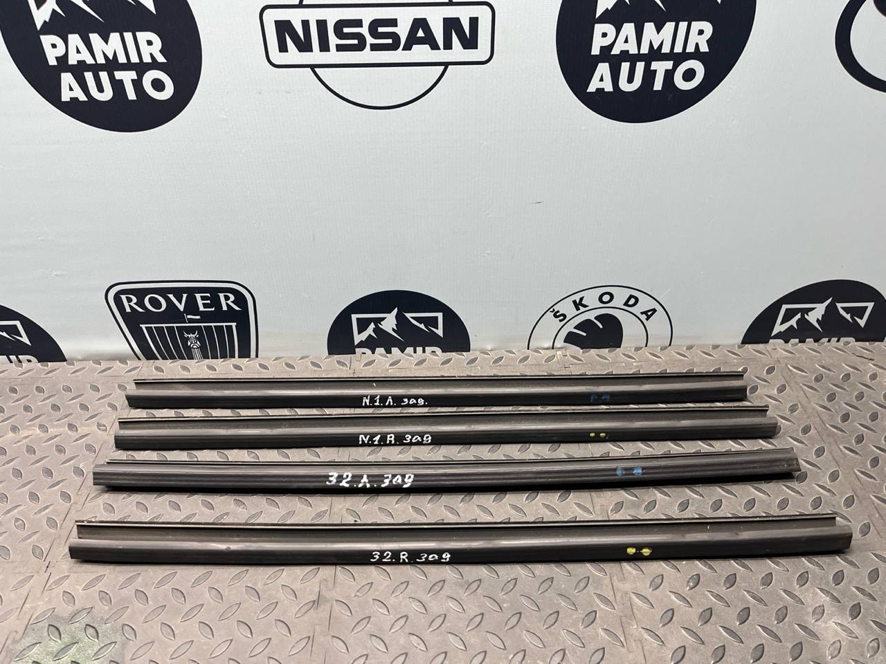 Уплотнитель двери задний правый Ford Focus/2 2004-2011