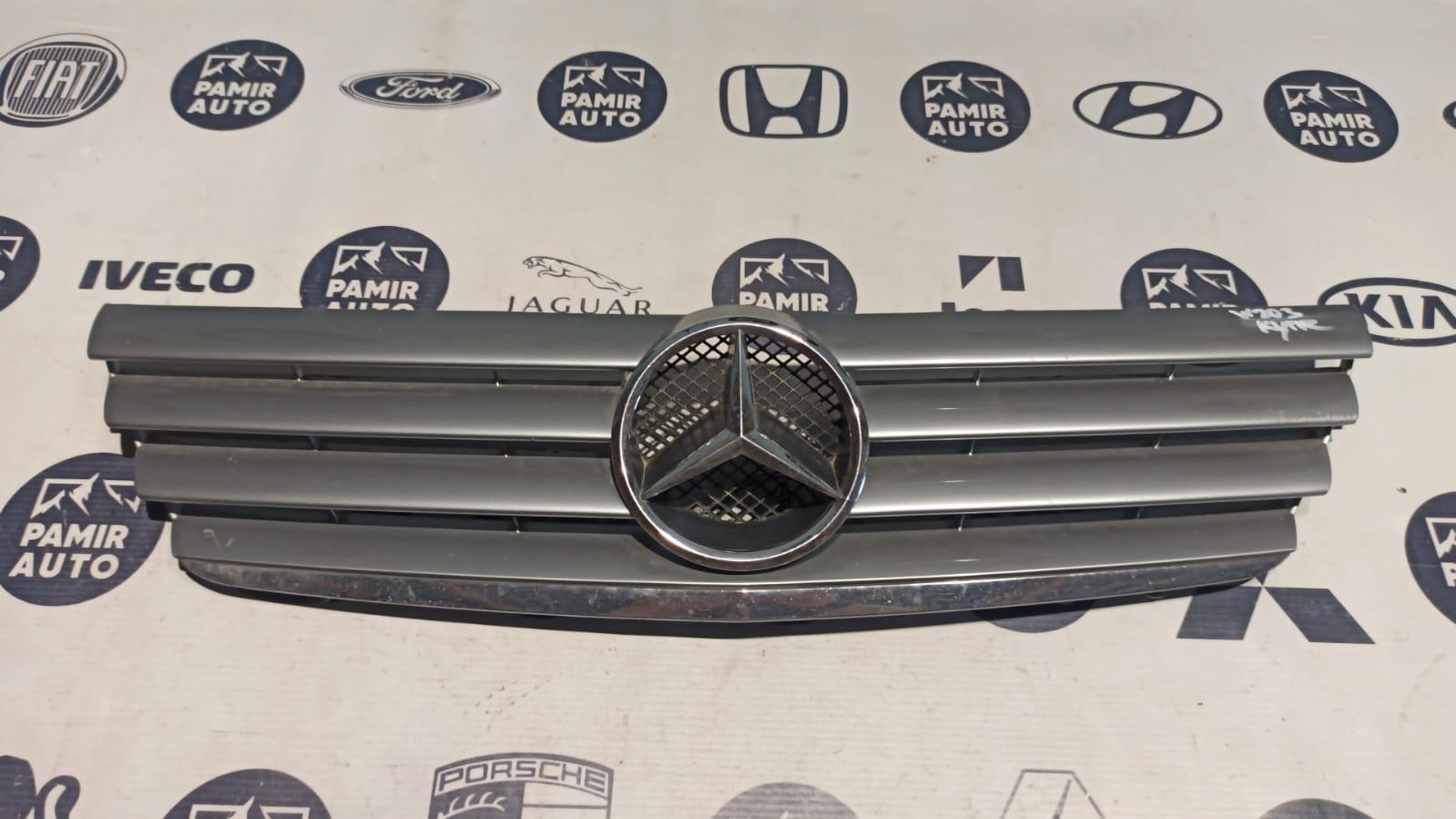 Решетка радиатора Mercedes C/W203 2000-2008