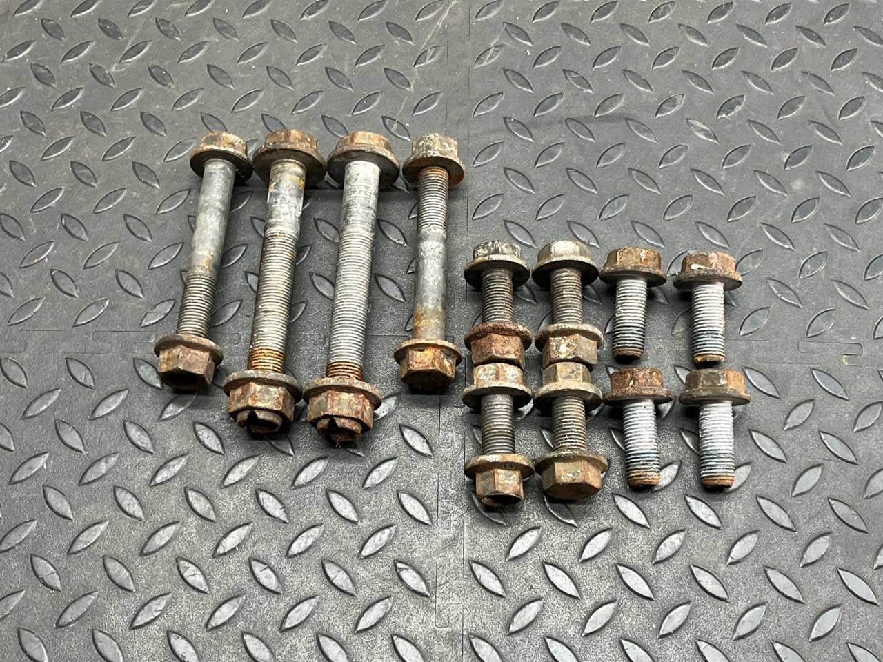 Болт подвески передний Mercedes M/W164 2005-2011