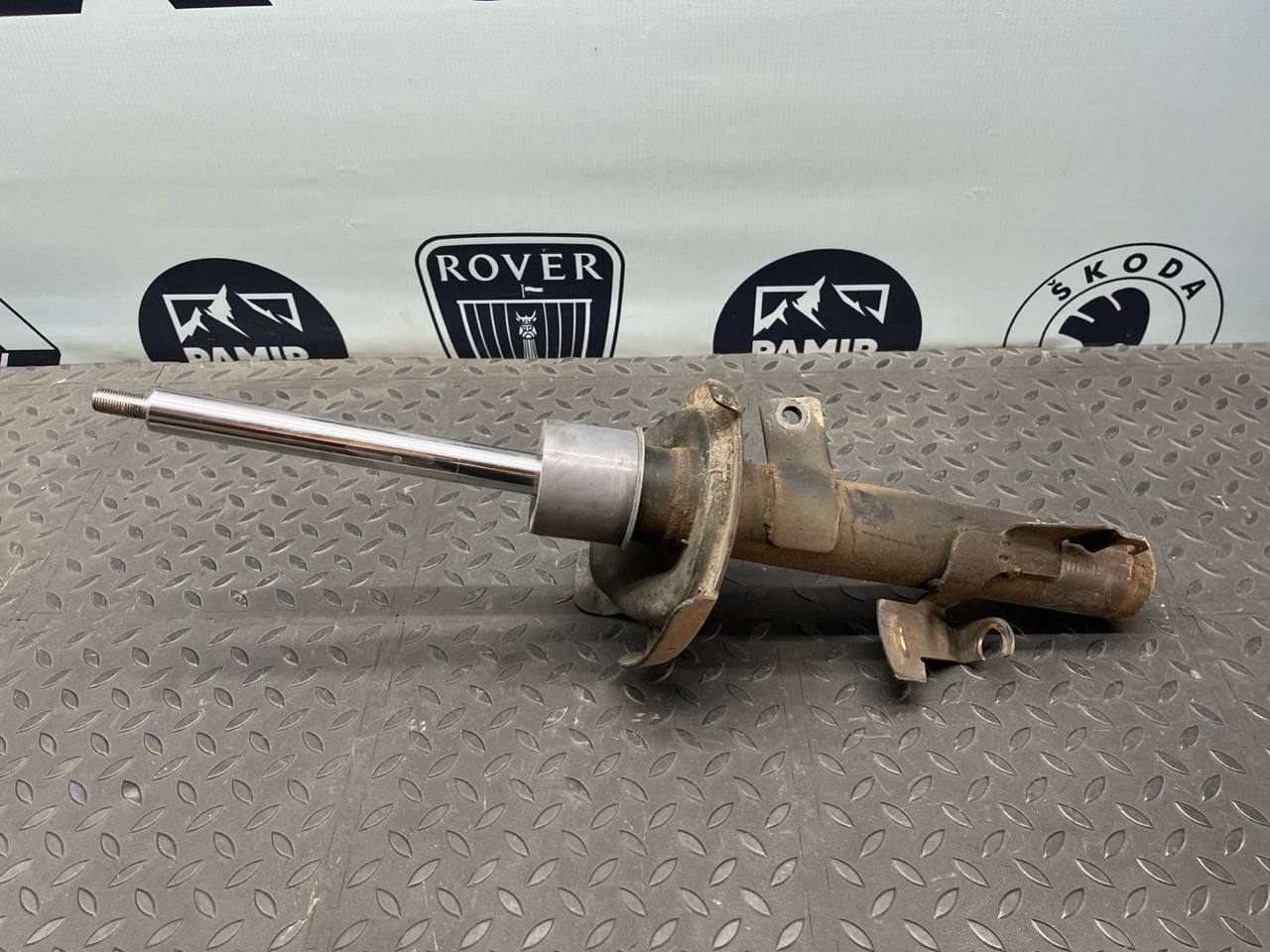 Амортизатор передний правый Ford Focus/2 2004-2011