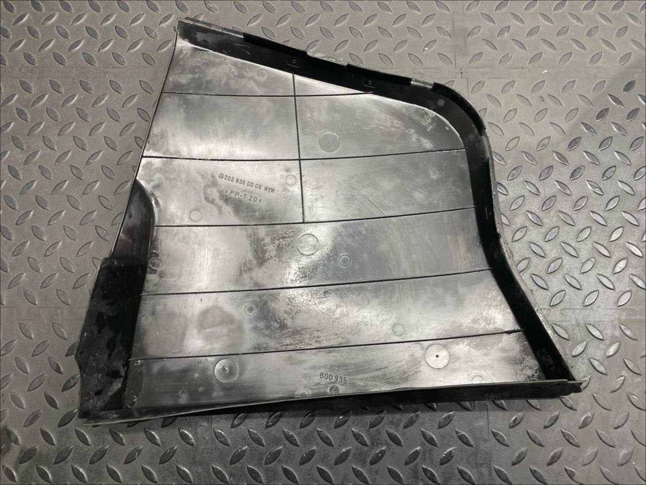 Крышка блока предохранителей Mercedes C/W202 1993-2001