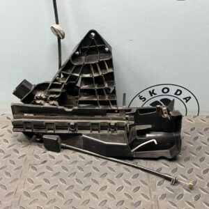 Замок двери передний левый Ford Focus/2 2004-2011