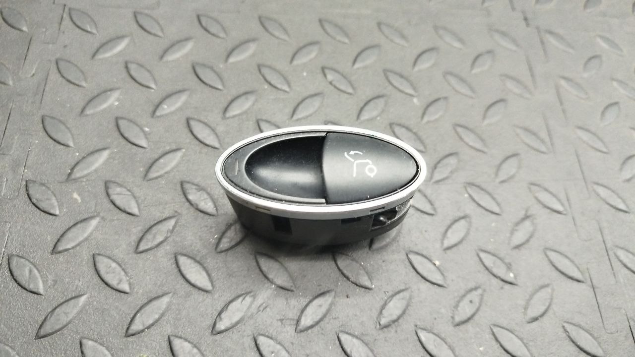 Кнопка открывания багажника Mercedes E/W211 2002-2009