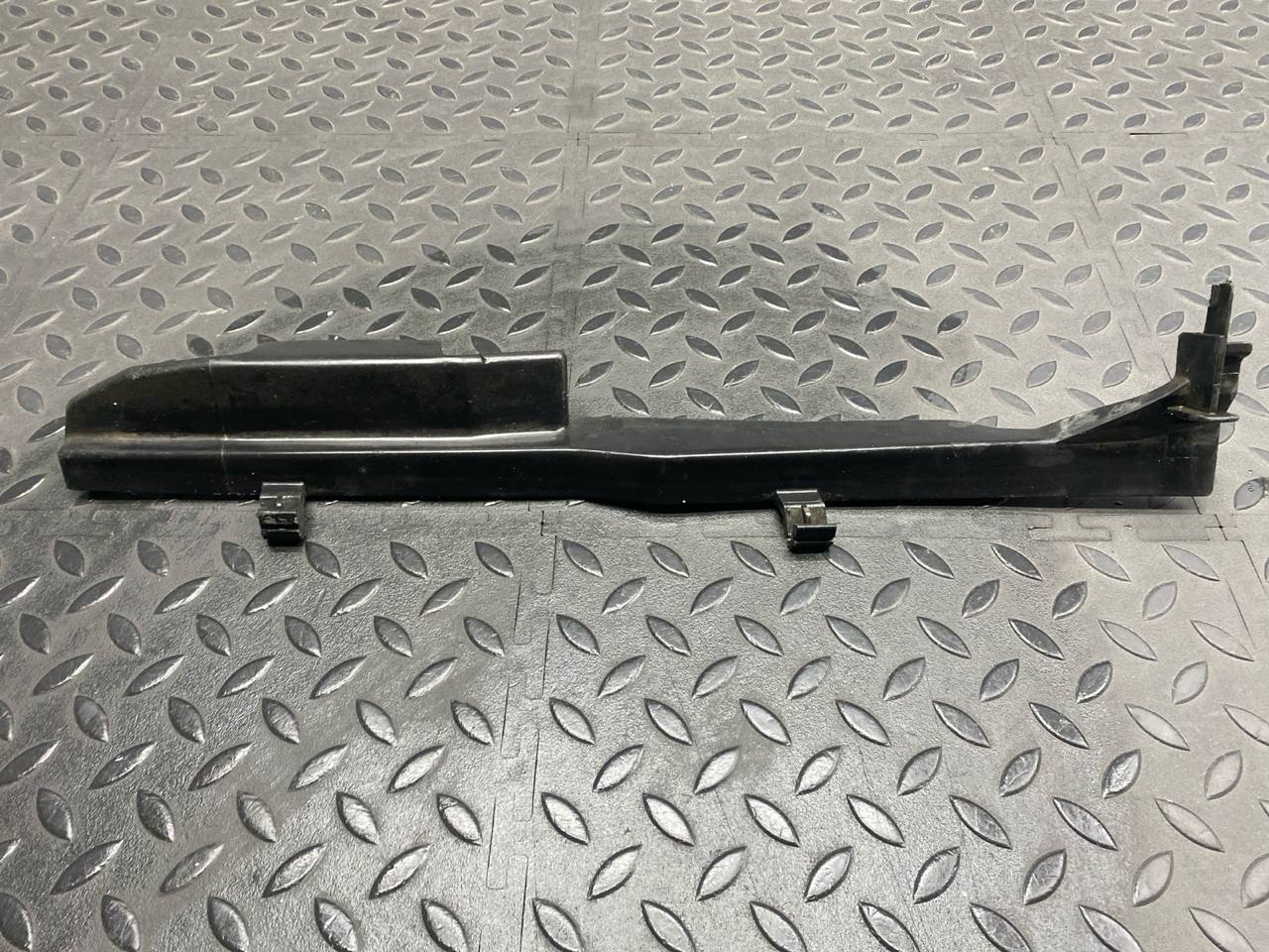 Кронштейн крепления крыла передний левый Mercedes C/W202 1993-2001