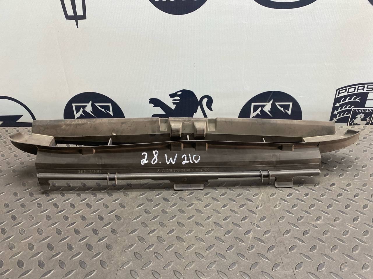 Воздуховод радиатора Mercedes E/W210 1995-2003