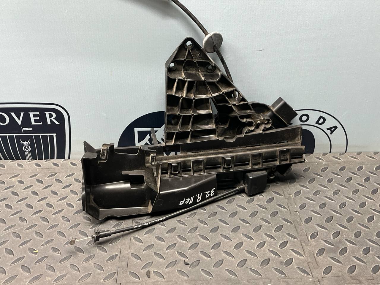 Замок двери передний правый Ford Focus/2 2004-2011