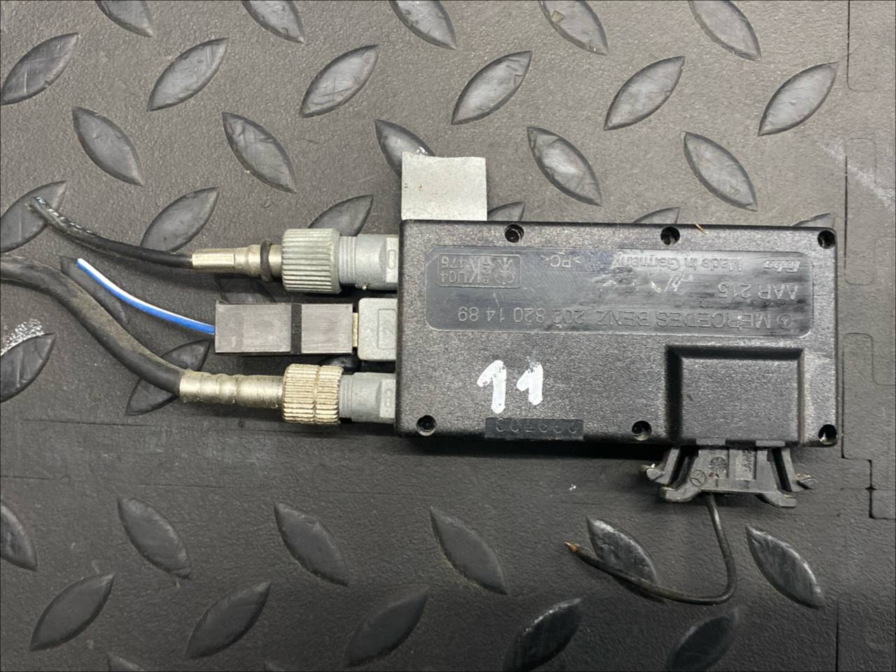 Усилитель антенны Mercedes C/W202 1993-2001