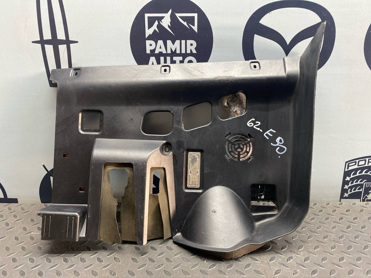 Накладка на торпедо левая BMW 3/E90 2004-2013