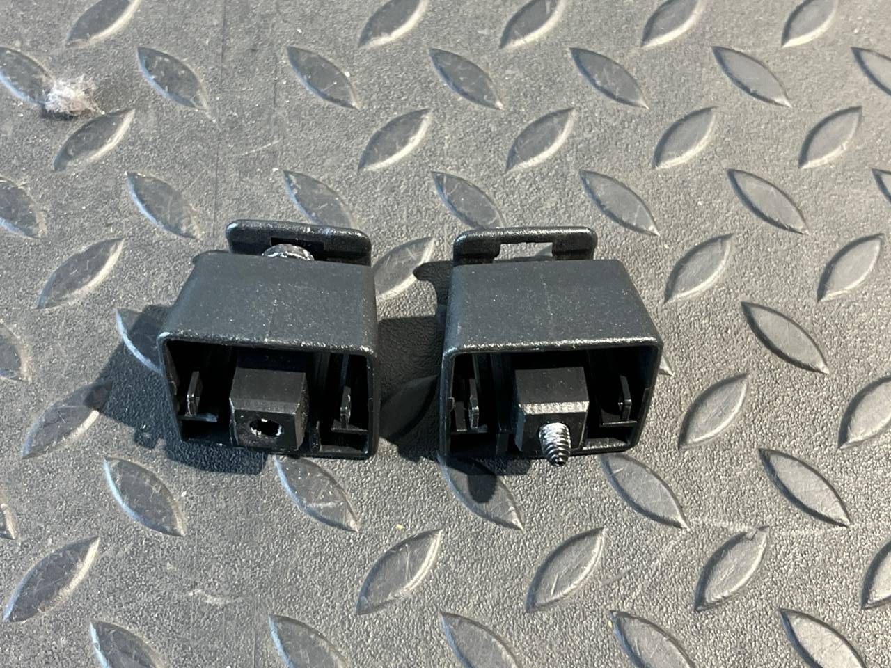 Крючок Mercedes M/W164 2005-2011