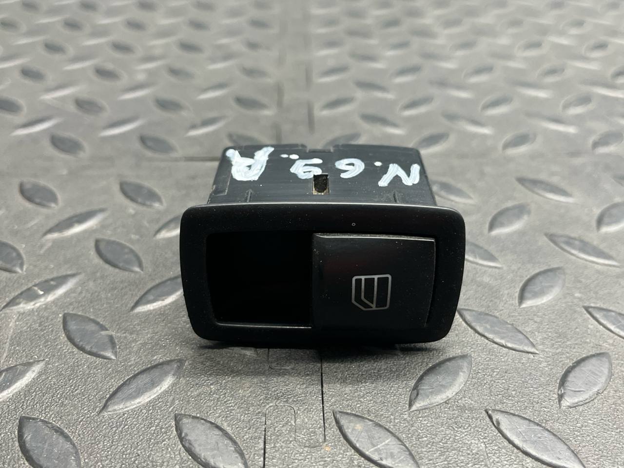 Кнопка стеклоподъемника Mercedes B/W245 2005-2011