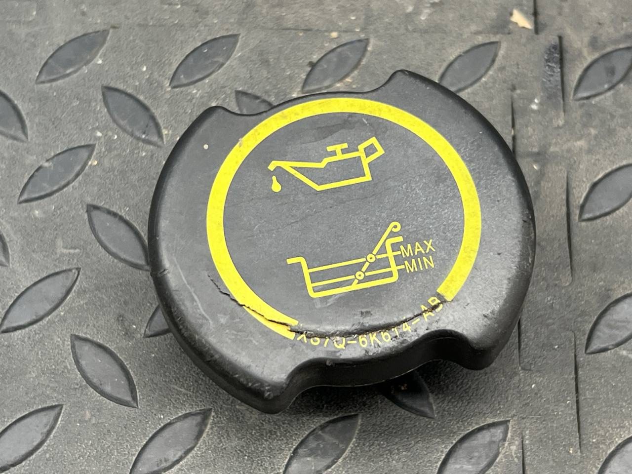 Крышка маслозаливной горловины Ford Transit 2006-2013