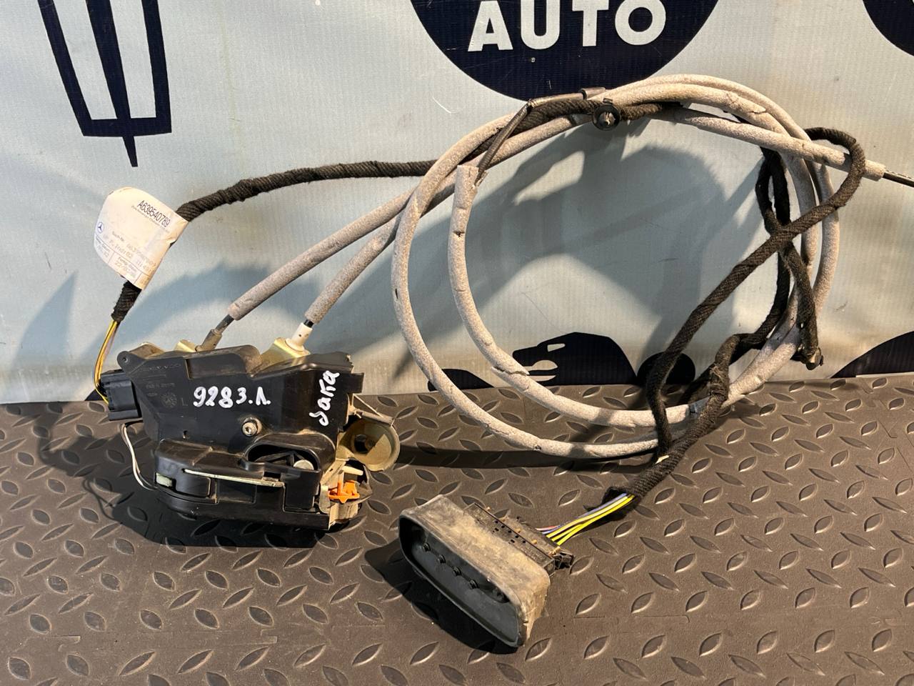 Замок двери сдвижной левый Mercedes Vito/W639 2003-2014