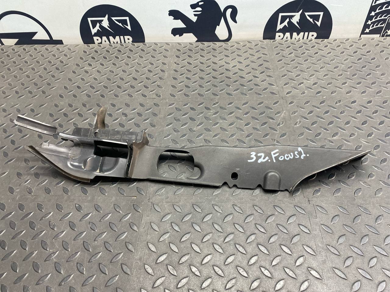 Накладка крыла передняя правая Ford Focus/2 2004-2011