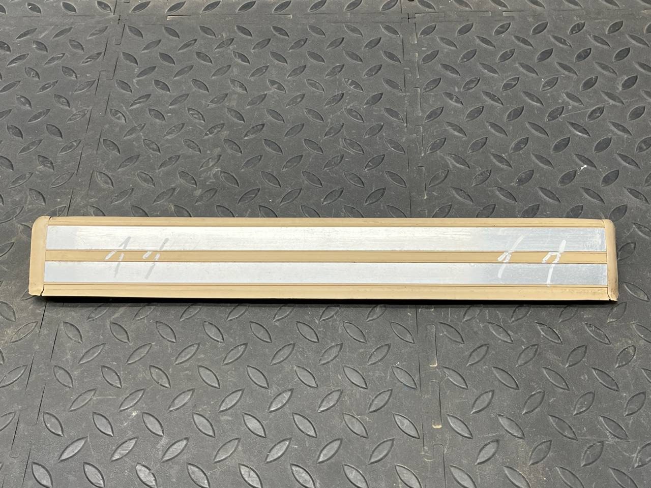 Накладка порога передняя Mercedes C/W202 1993-2001