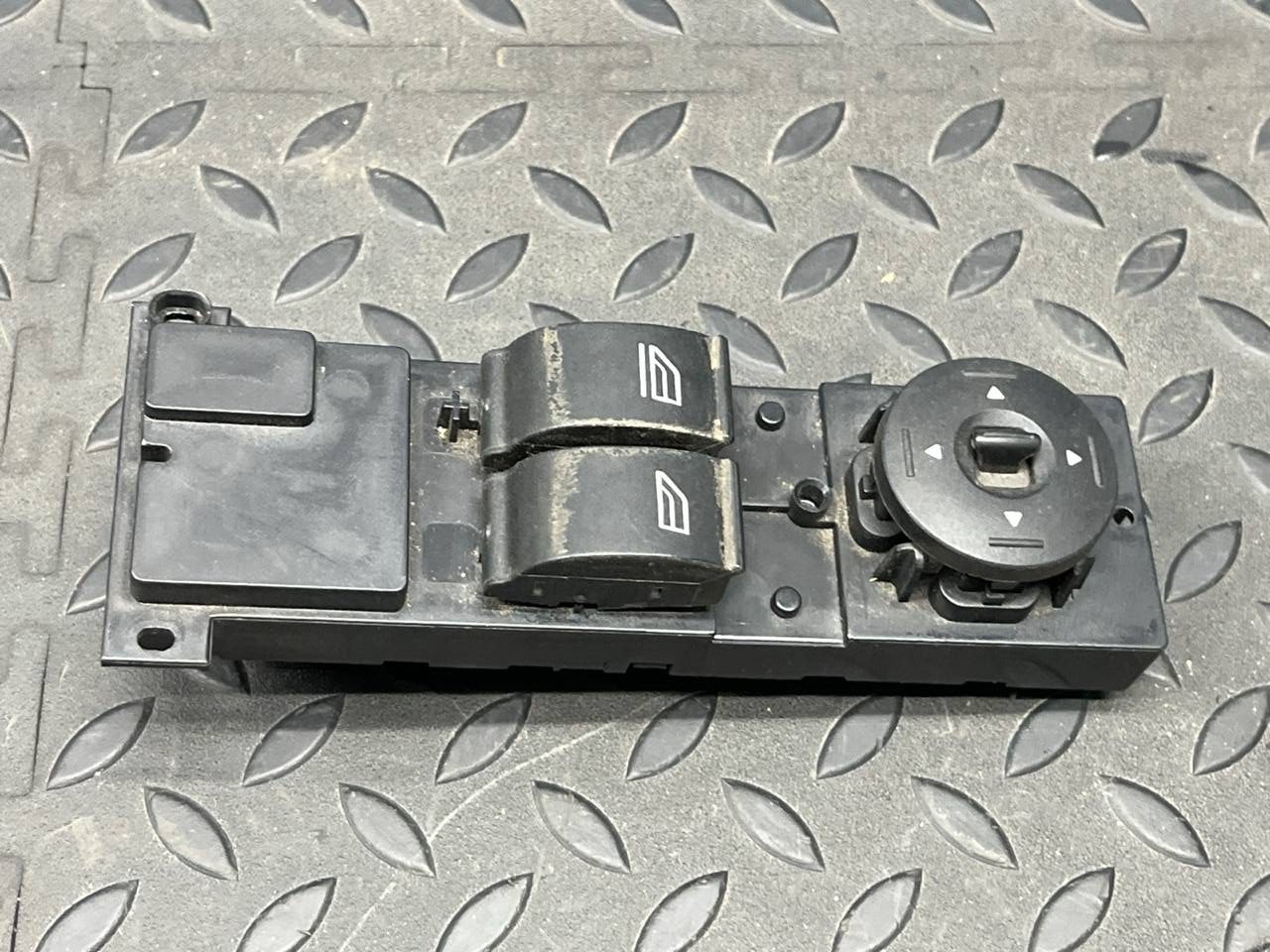 Блок управления стеклоподъемниками Ford Focus/2 2004-2011