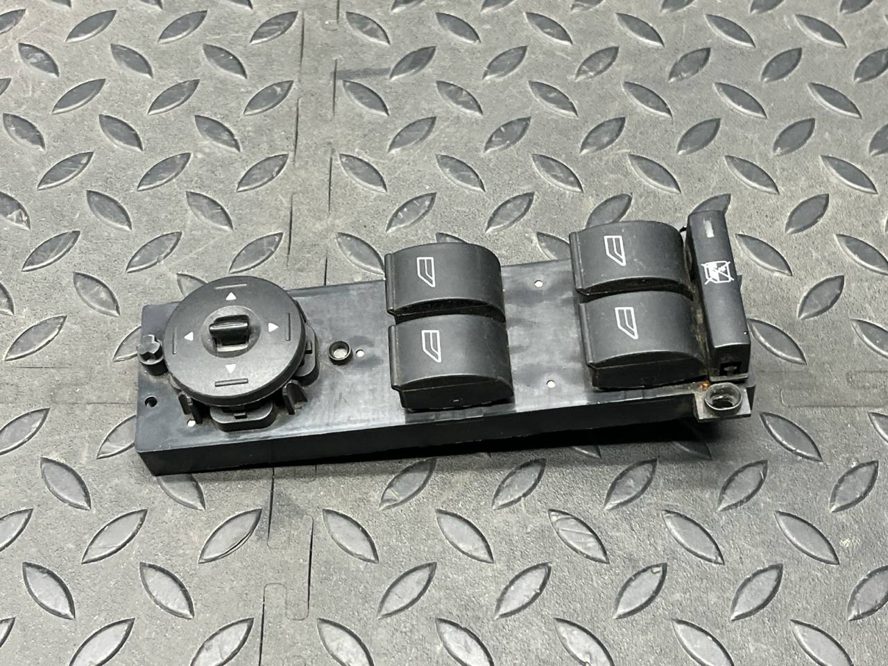 Блок управления стеклоподъемниками Ford Focus/2 2004-2011