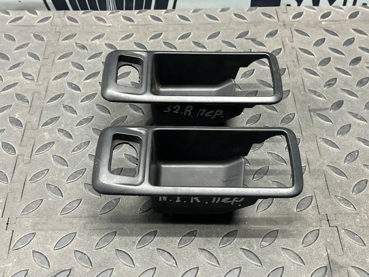 Накладка ручки двери передняя правая Ford Focus/2 2004-2011