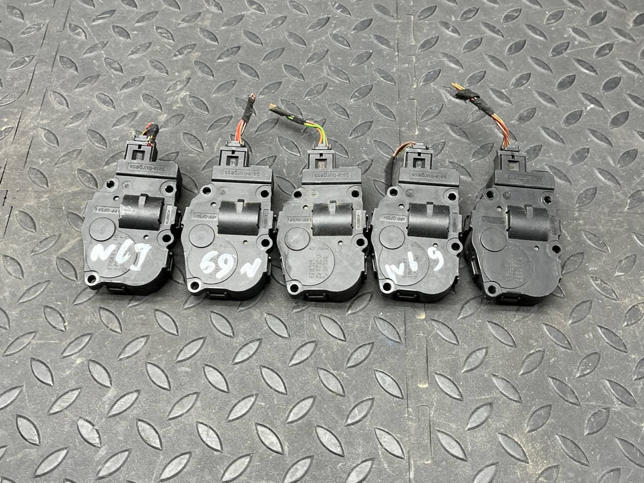 Моторчик заслонки отопителя Mercedes B/W245 2005-2011