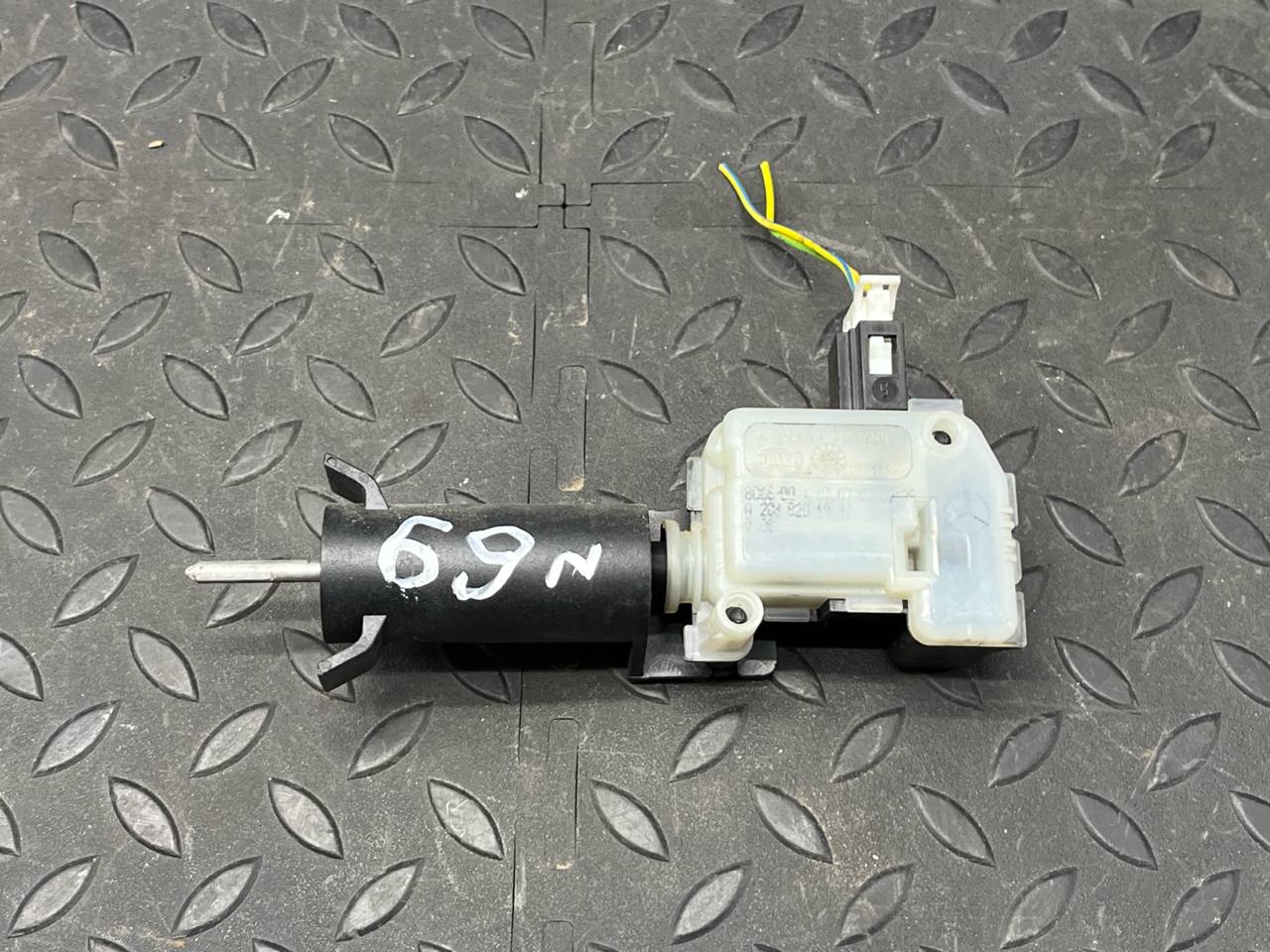 Активатор замка крышки топливного бака Mercedes B/W245 2005-2011