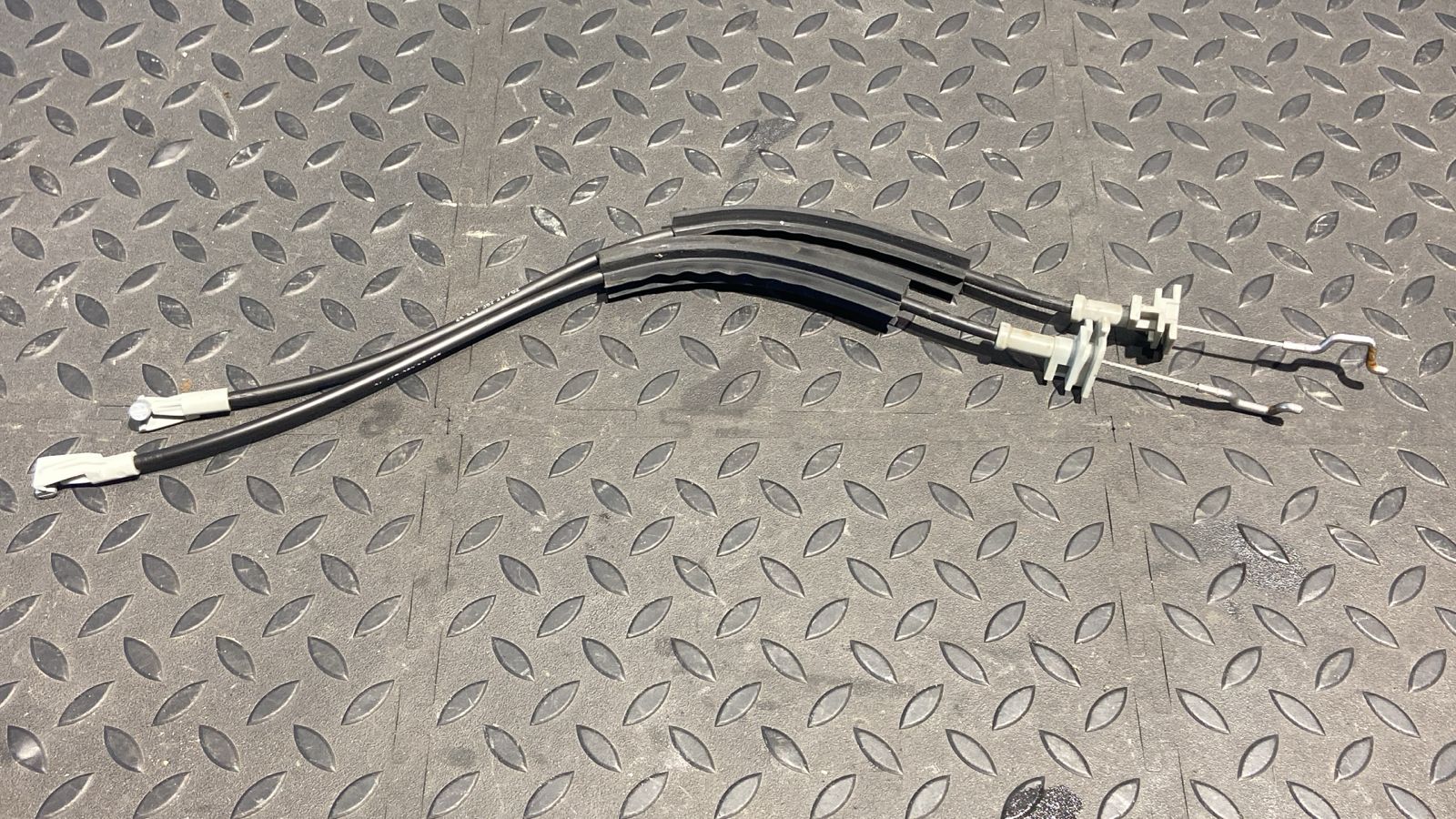 Трос замка двери передний Opel Vectra/C 2002-2008