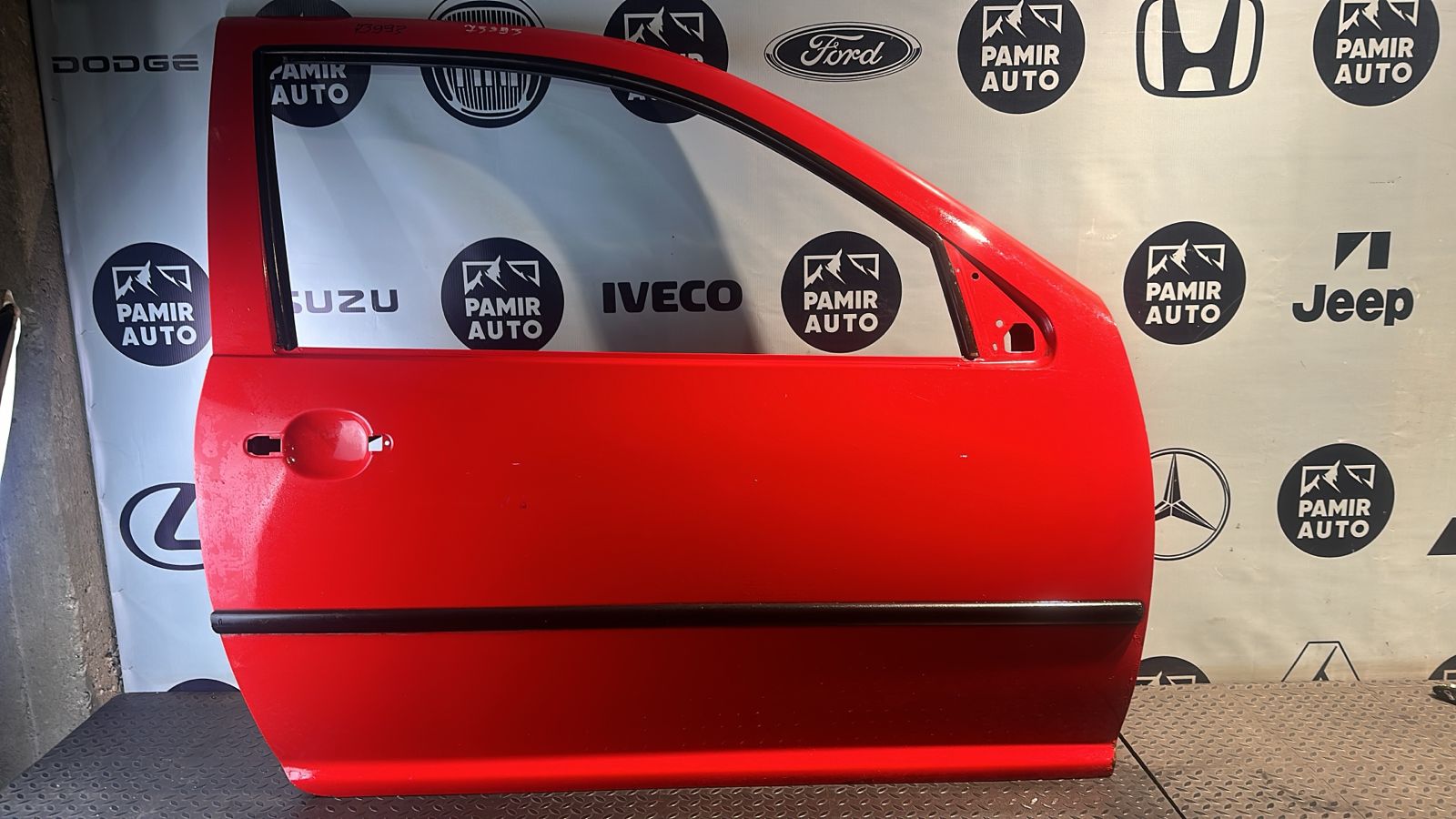 Дверь передняя правая Volkswagen Golf/4 1997-2006