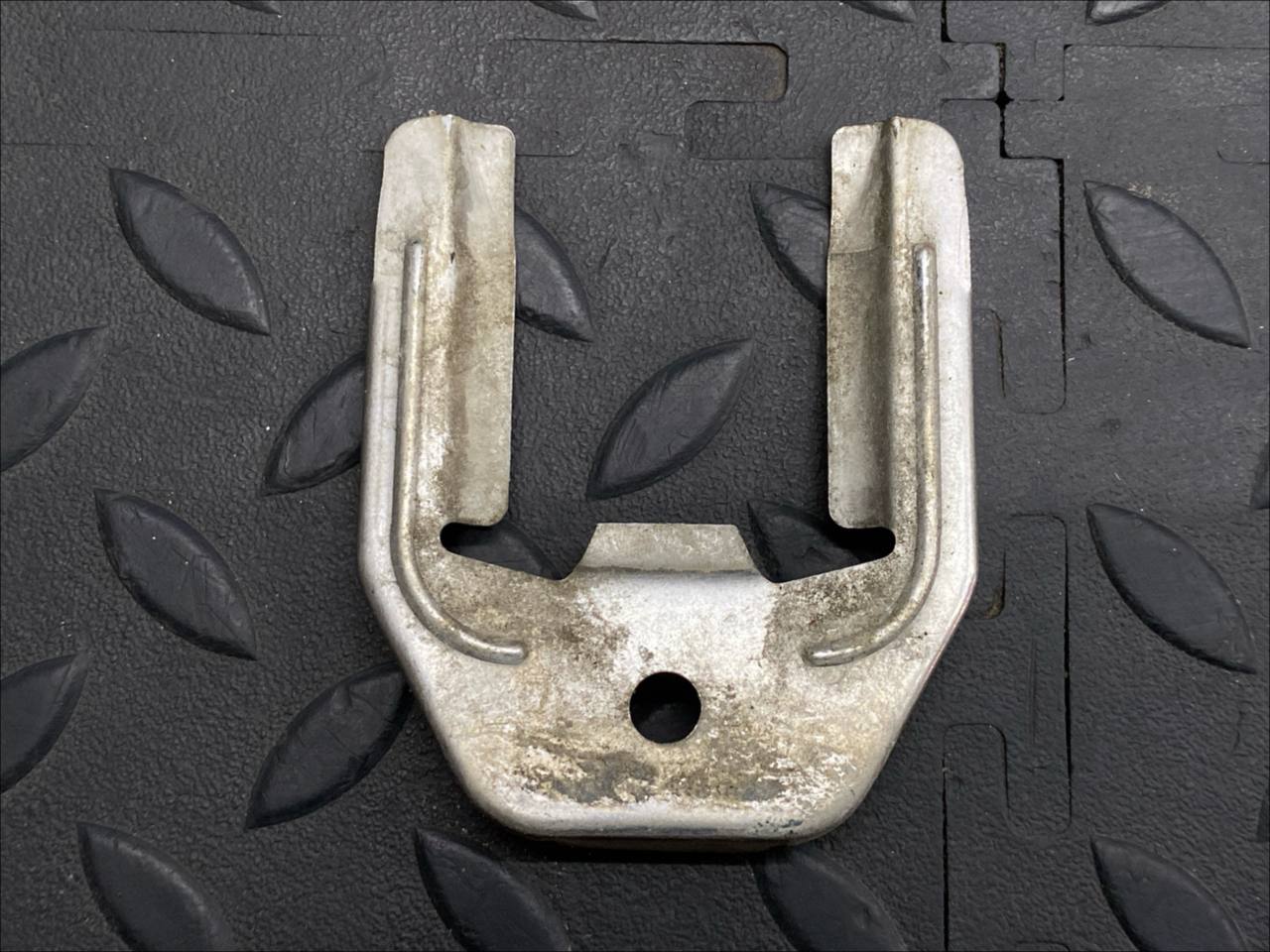 Скоба личинки замка двери Ford Transit 2000-2006