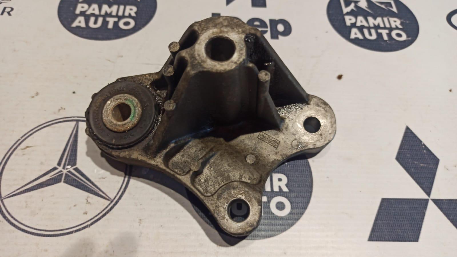 Кронштейн опоры двигателя Ford Focus/2 2004-2011