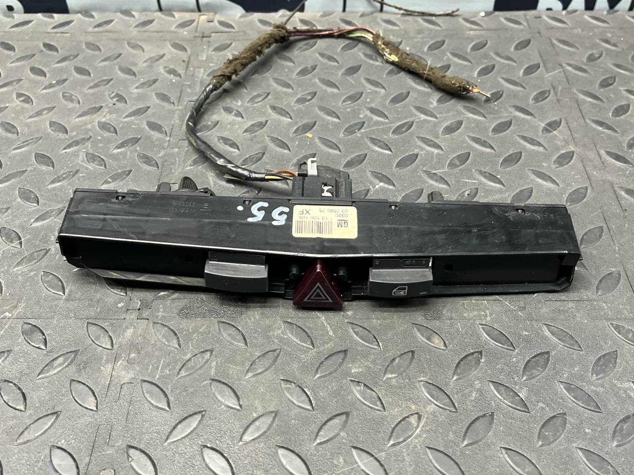 Кнопка аварийной сигнализации Opel Zafira/B 2005-2014