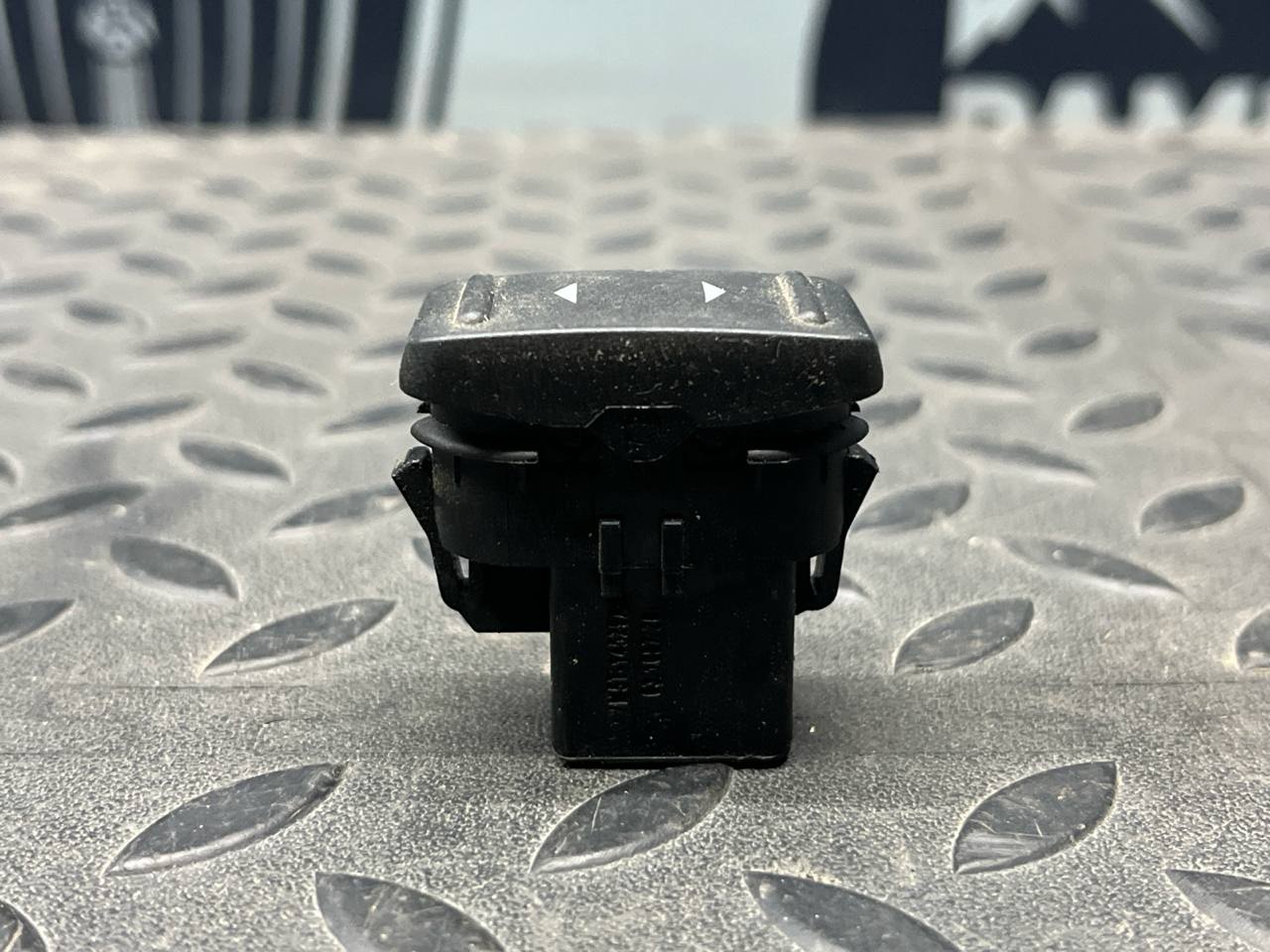 Кнопка стеклоподъемника Ford Focus/2 2004-2011