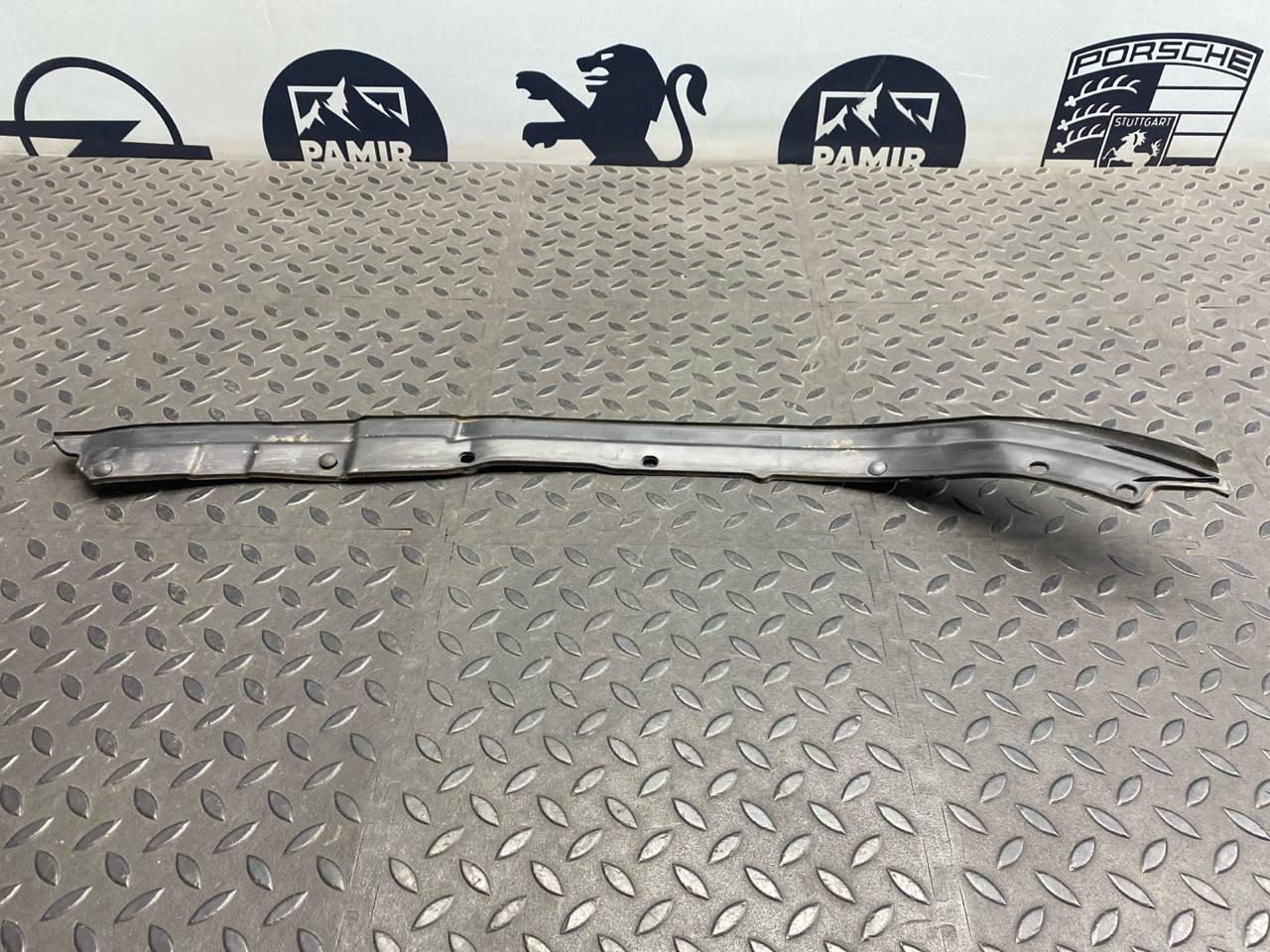 Уплотнитель двери передний правый Mercedes C/W203 2000-2008