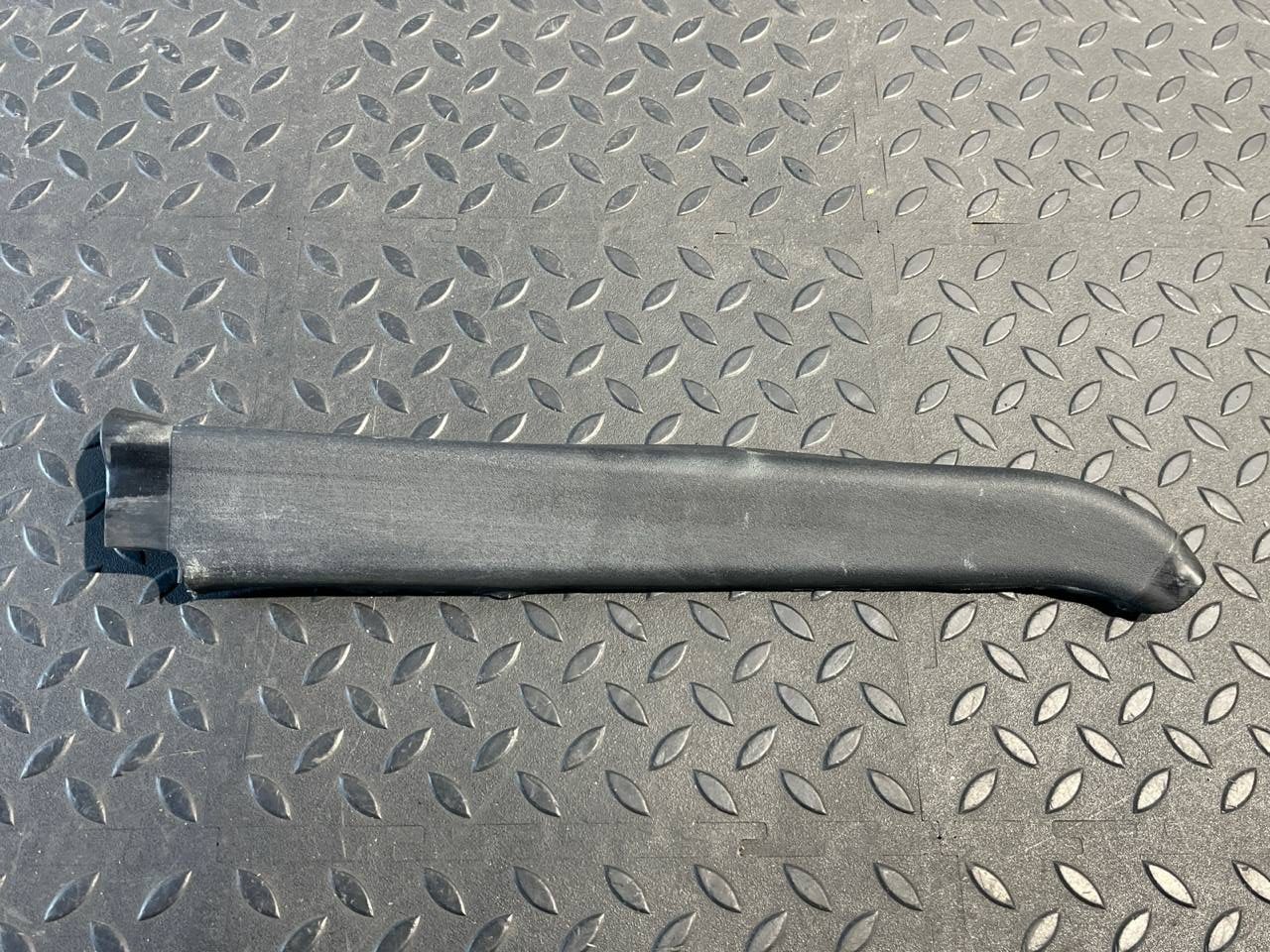 Обшивка стойки правая  Mercedes Vito/W639 2003-2014