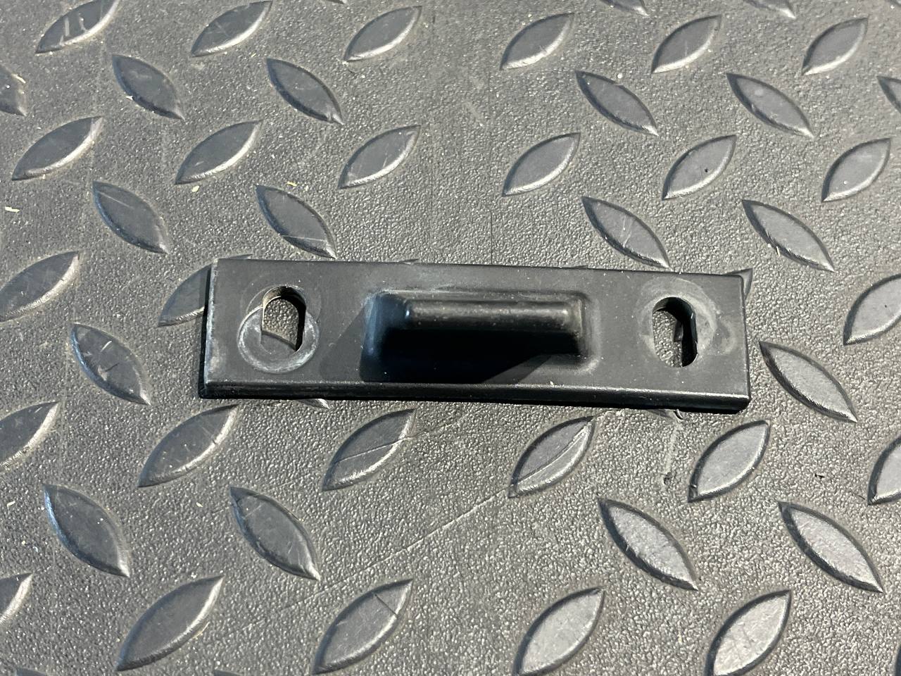 Направляющая двери сдвижной Mercedes Vito/W639 2003-2014