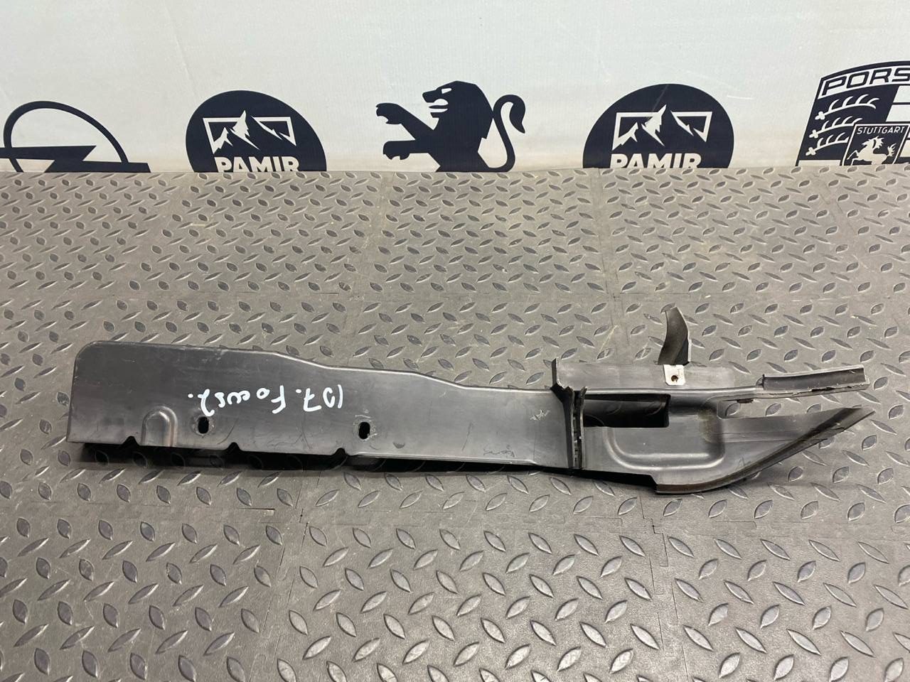 Накладка крыла передняя левая Ford Focus/2 2004-2011