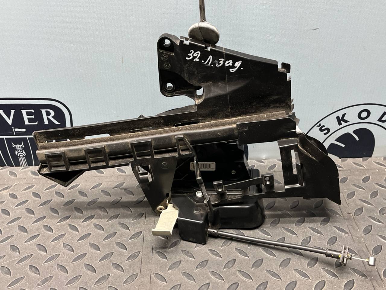 Замок двери задний левый Ford Focus/2 2004-2011