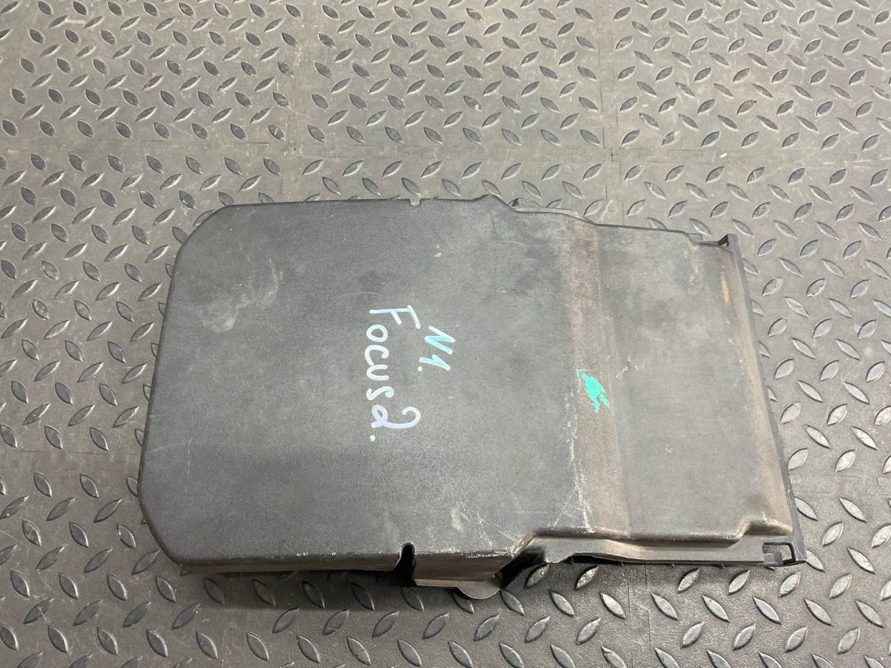 Крышка АКБ Ford Focus/2 2004-2011