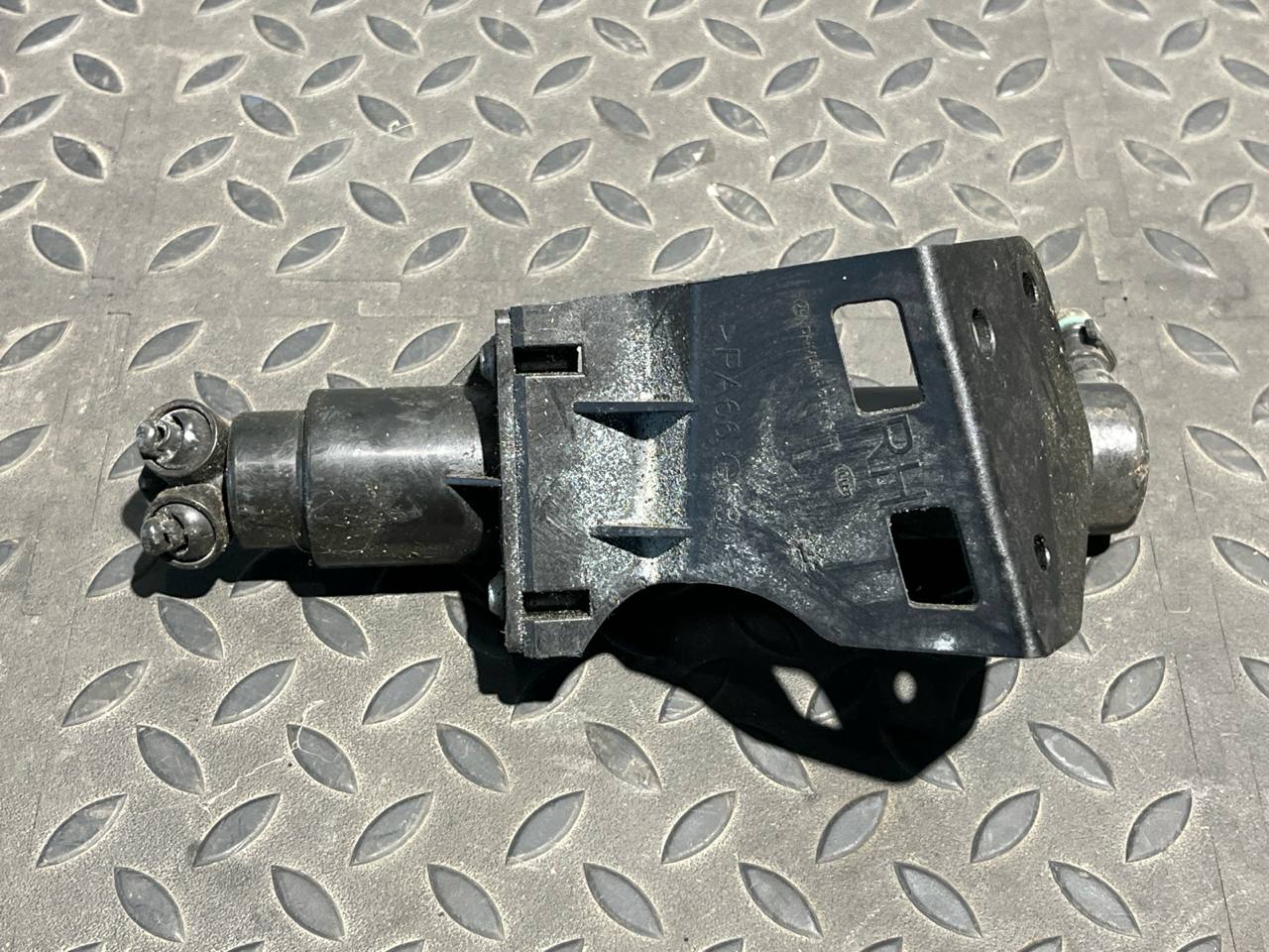 Форсунка омывателя фары правая Mercedes M/W164 2005-2011