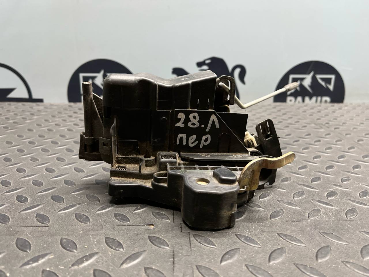 Замок двери передний левый Mercedes E/W210 1995-2003