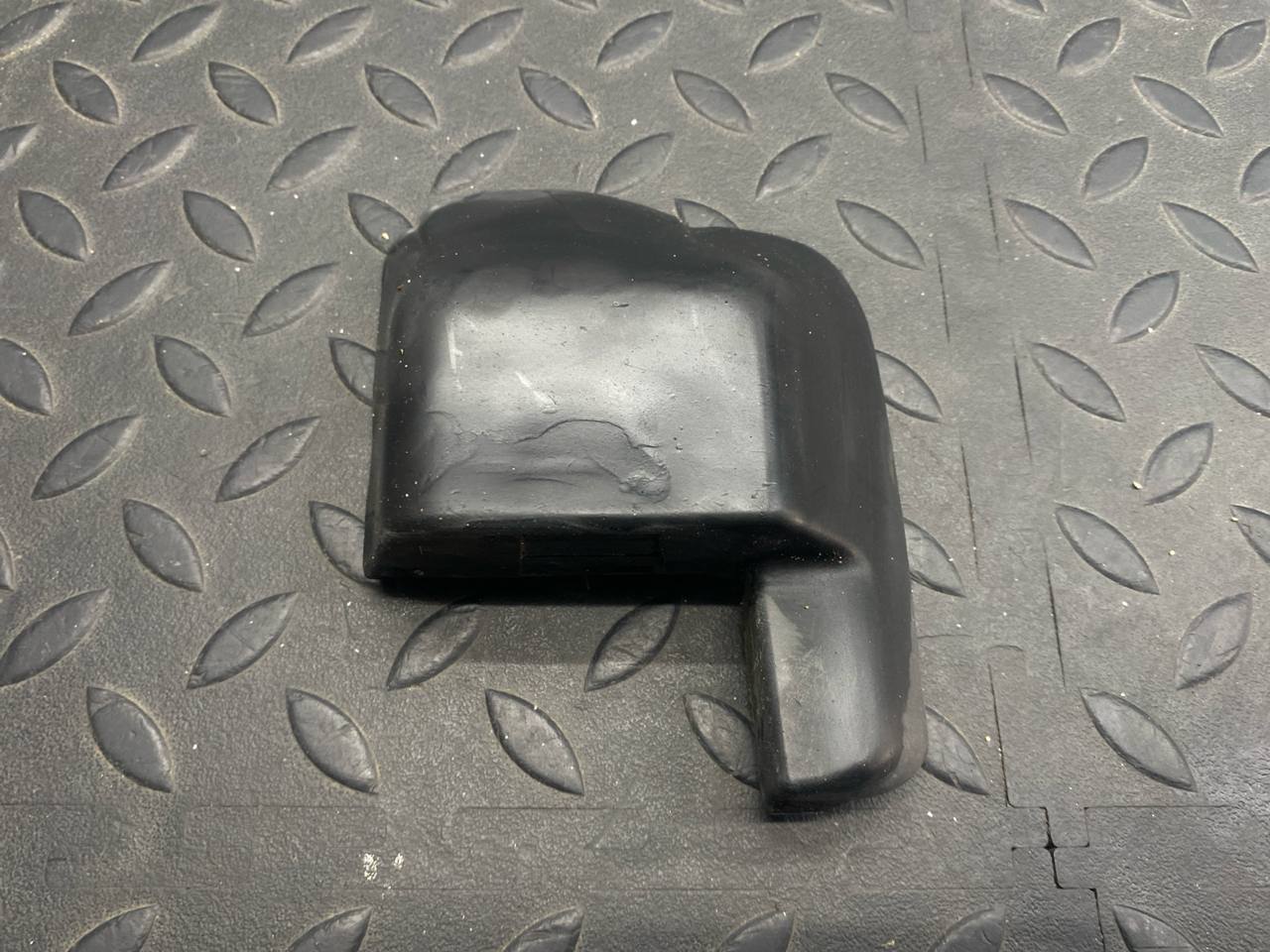 Накладка петли багажника левая Ford Transit 2000-2006