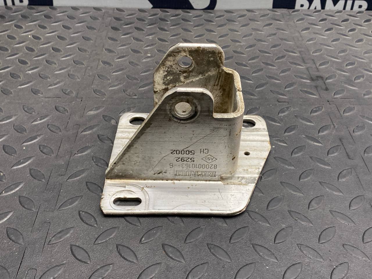 Кронштейн усилителя бампера задний левый Renault Megane/2 2002-2009