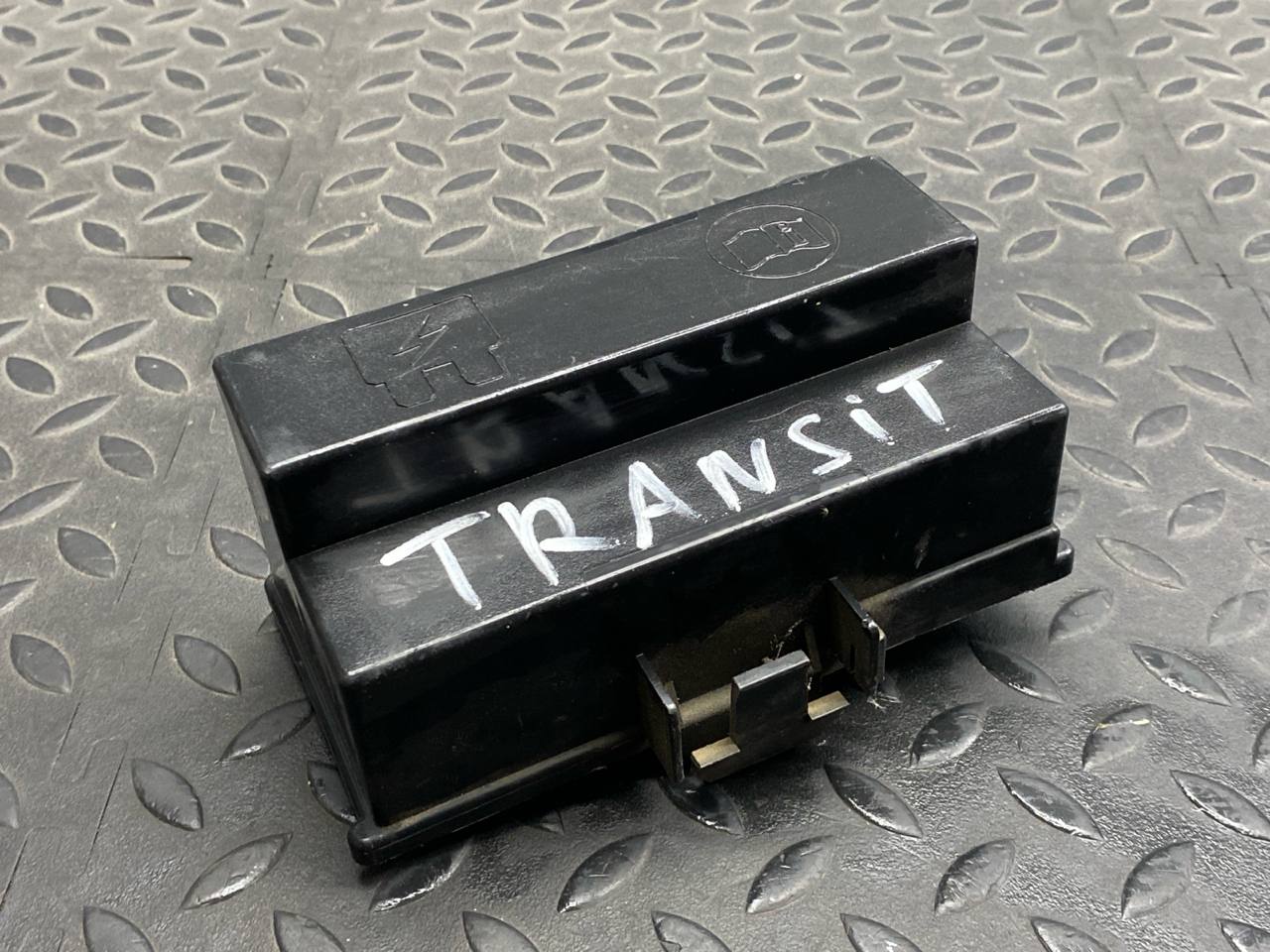 Крышка блока предохранителей Ford Transit 2000-2006