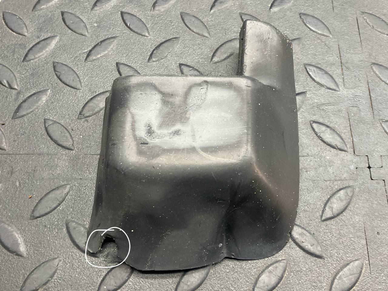 Накладка петли багажника правая Ford Transit 2000-2006