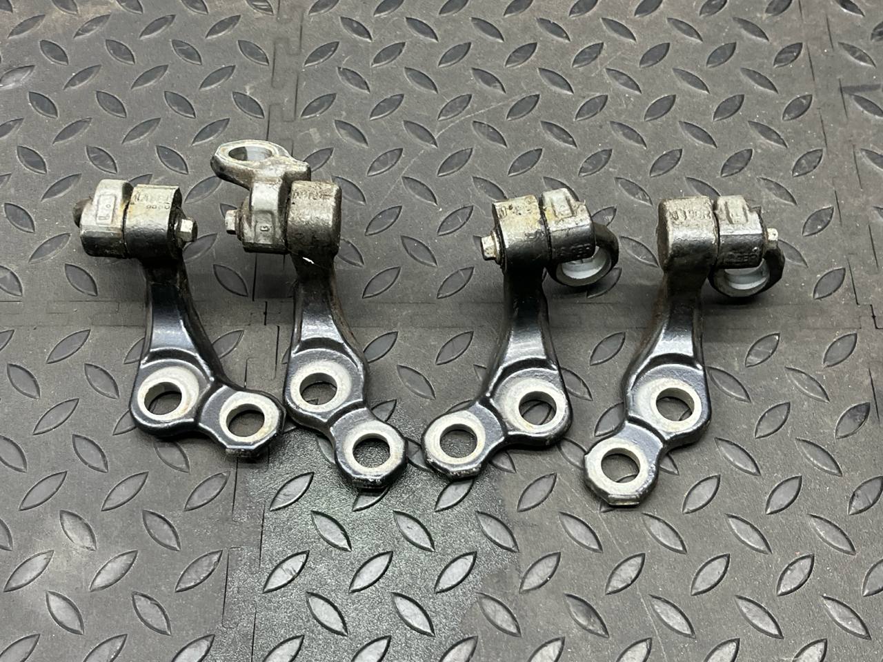 Петля двери задняя Ford Focus/2 2004-2011