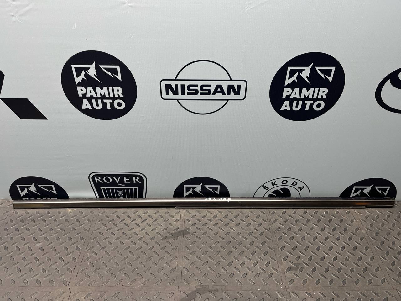 Уплотнитель двери задний левый Mercedes E/W210 1995-2003