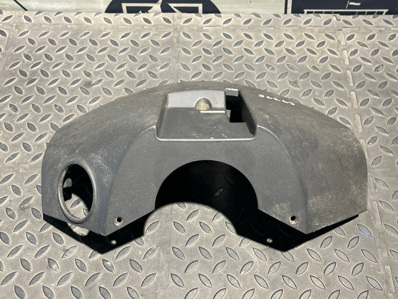 Кожух рулевой колонки верхний Opel Signum 2003-2008