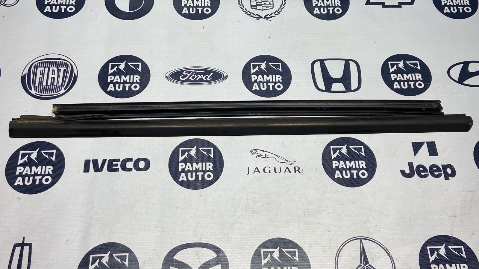 Уплотнитель двери задний левый Ford Focus/2 2004-2011